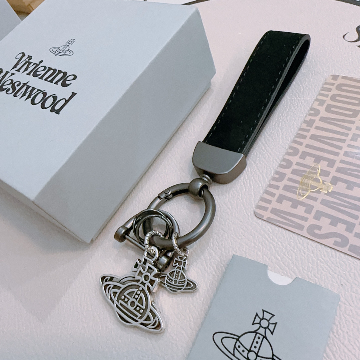    新品发布 西太后🪐钥匙扣 包包扣 最新款包包挂饰档次更高明星同款Anger Forest系列经典款