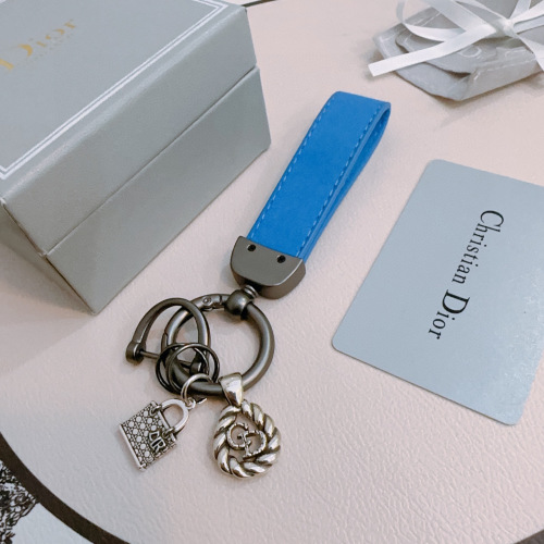 Llavero Dior con Dijes Clásicos y Detalles Exclusivos - Accesorio de Lujo 15 Llavero Dior con Dijes Clásicos y Detalles Exclusivos – Accesorio de Lujo