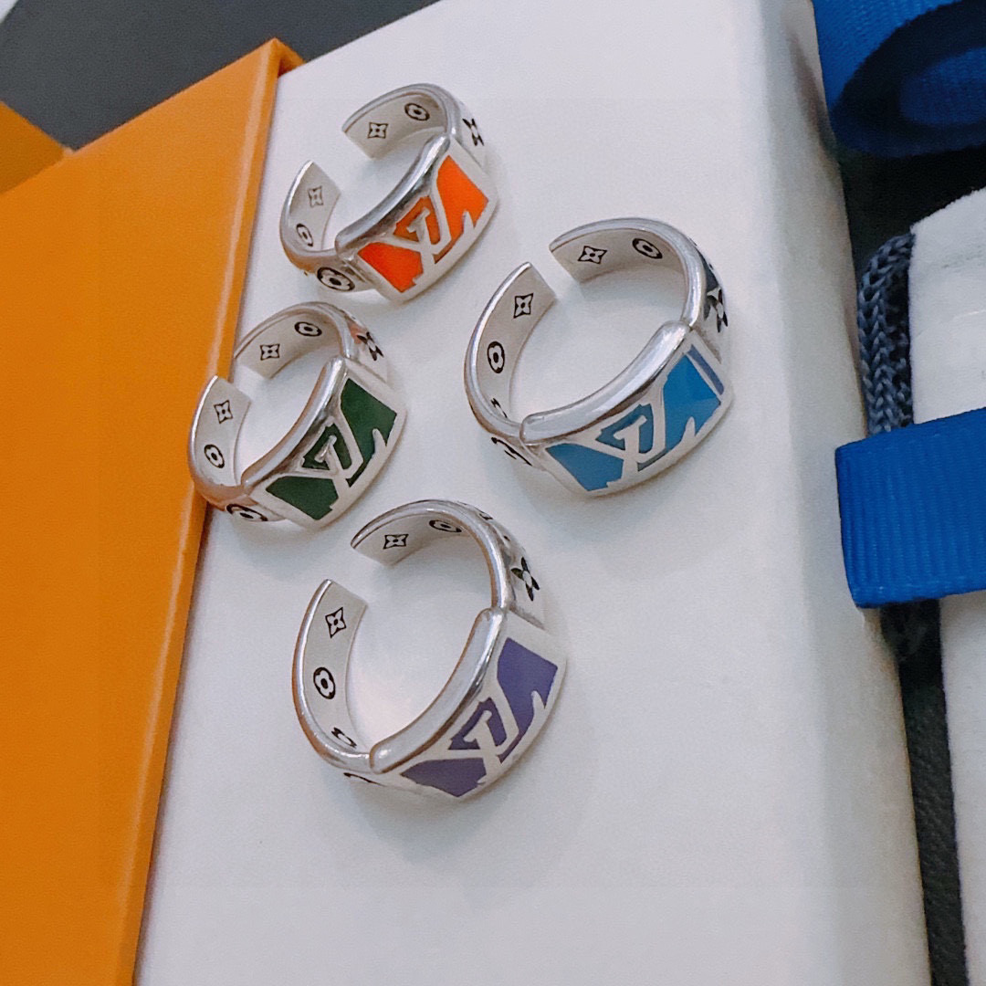         高品质路易威登LV戒指🇷🇼原单货🇷🇼专柜新款开模复古潮流时尚必备 男女均可佩戴 情侣款同