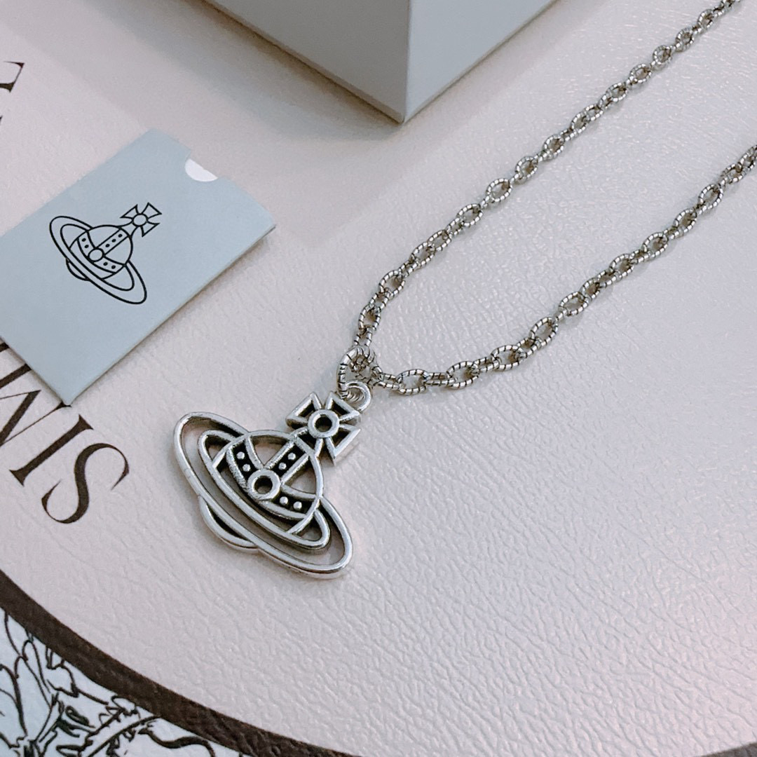      𝐕𝐢𝐯𝐢𝐞𝐧𝐧𝐞 𝐖𝐞𝐬𝐭𝐰𝐨𝐨𝐝🪐✨（45cm）
高品质经典大土星项链男女同款
项链vivi