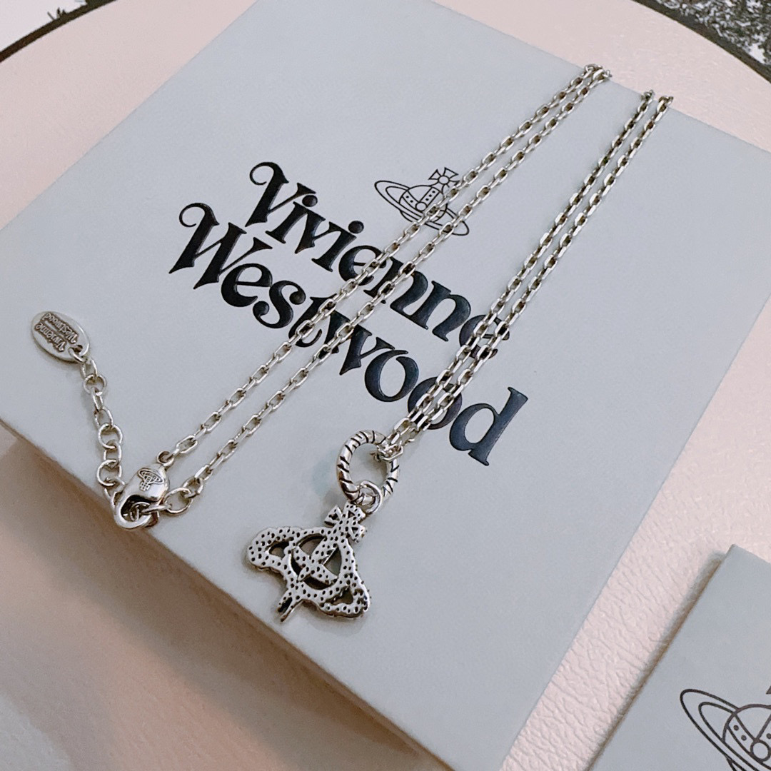      𝐕𝐢𝐯𝐢𝐞𝐧𝐧𝐞 𝐖𝐞𝐬𝐭𝐰𝐨𝐨𝐝🪐✨（45cm）
高品质经典大土星项链男女同款
项链vivi