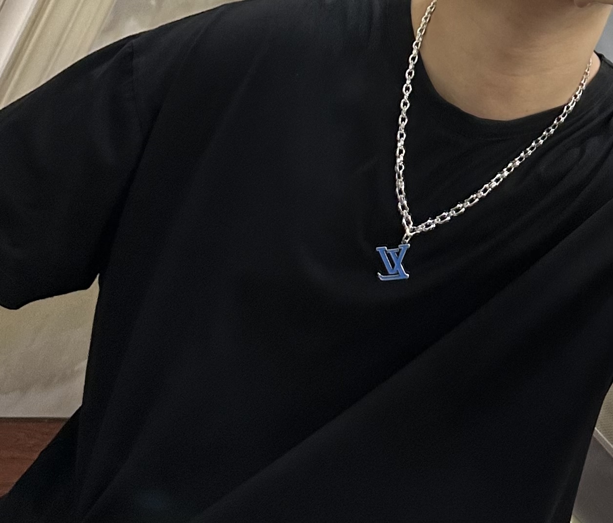     路易威登 LV项链🇷🇼原单货🇷🇼专柜新款开模复古潮流时尚必备 男女均可佩戴 情侣款同款 摇滚朋克