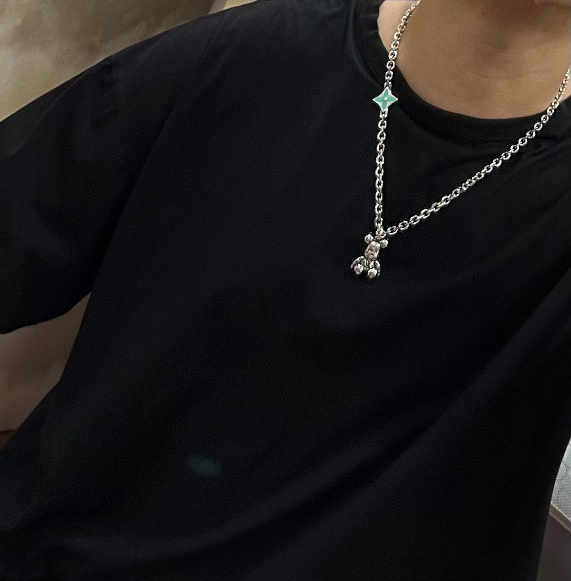     LV路易威登项链🇷🇼原单货🇷🇼专柜新款开模复古潮流时尚必备 男女均可佩戴 情侣款同款 摇滚朋克泰
