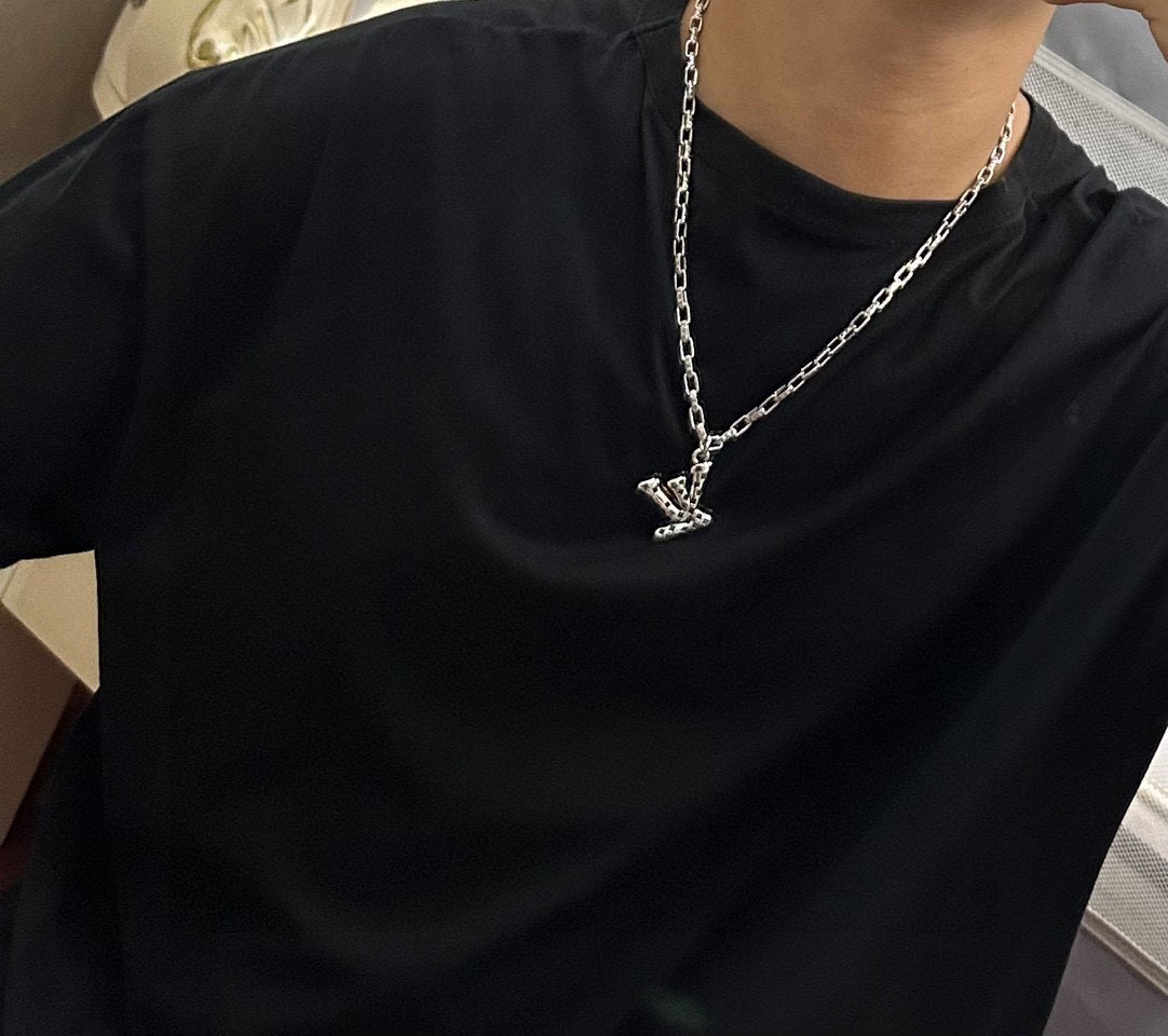     路易威登 LV项链🇷🇼原单货🇷🇼专柜新款开模复古潮流时尚必备 男女均可佩戴 情侣款同款 摇滚朋克