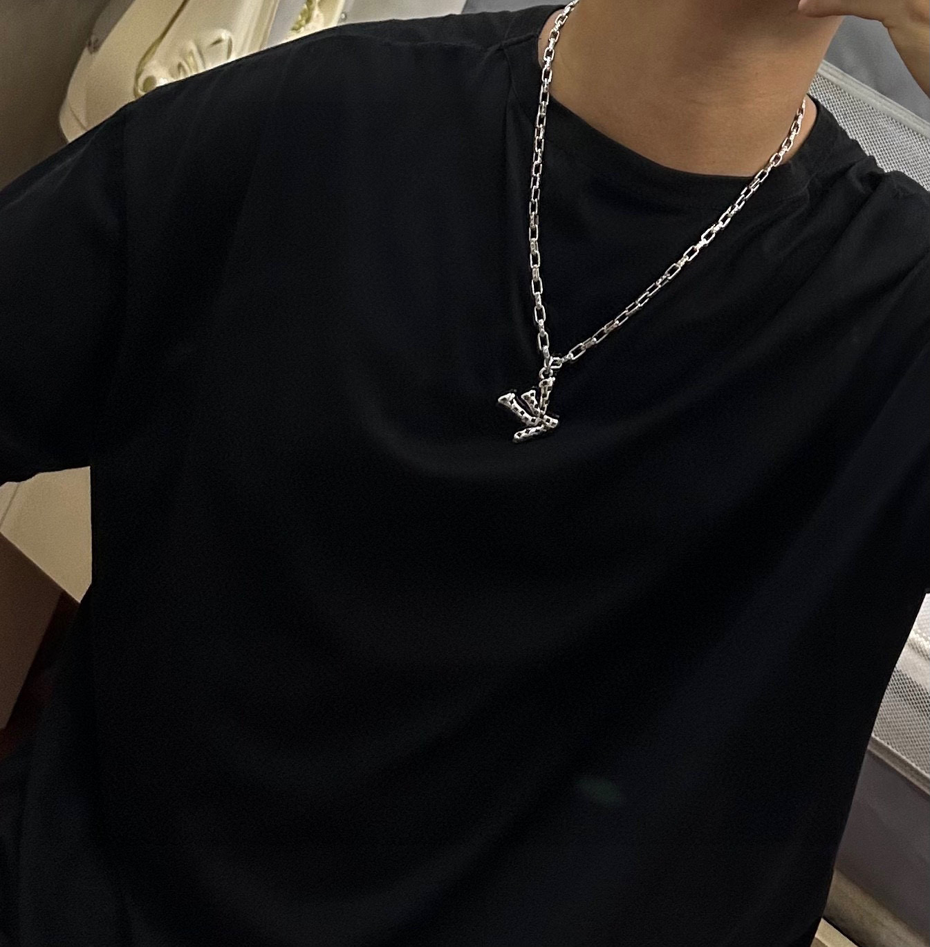     路易威登 LV项链🇷🇼原单货🇷🇼专柜新款开模复古潮流时尚必备 男女均可佩戴 情侣款同款 摇滚朋克