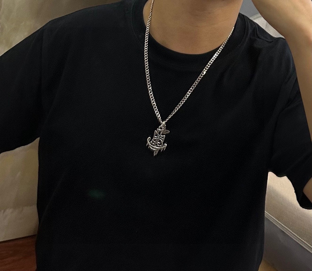      𝐕𝐢𝐯𝐢𝐞𝐧𝐧𝐞 𝐖𝐞𝐬𝐭𝐰𝐨𝐨𝐝🪐✨
高品质经典大土星项链男女同款
项链vivienne w