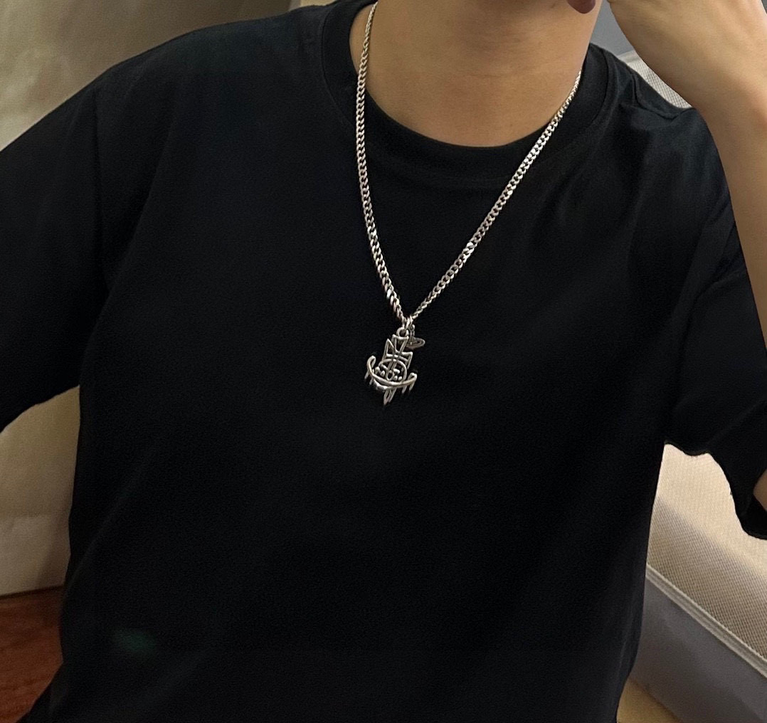      𝐕𝐢𝐯𝐢𝐞𝐧𝐧𝐞 𝐖𝐞𝐬𝐭𝐰𝐨𝐨𝐝🪐✨
高品质经典大土星项链男女同款
项链vivienne w