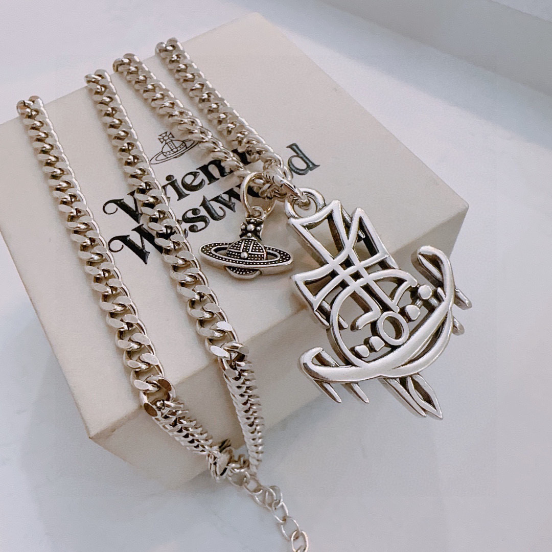      𝐕𝐢𝐯𝐢𝐞𝐧𝐧𝐞 𝐖𝐞𝐬𝐭𝐰𝐨𝐨𝐝🪐✨
高品质经典大土星项链男女同款
项链vivienne w