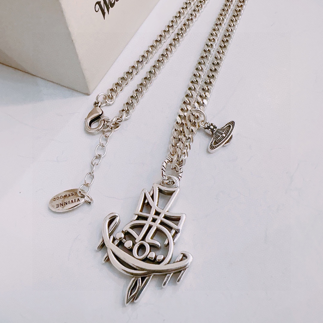      𝐕𝐢𝐯𝐢𝐞𝐧𝐧𝐞 𝐖𝐞𝐬𝐭𝐰𝐨𝐨𝐝🪐✨
高品质经典大土星项链男女同款
项链vivienne w