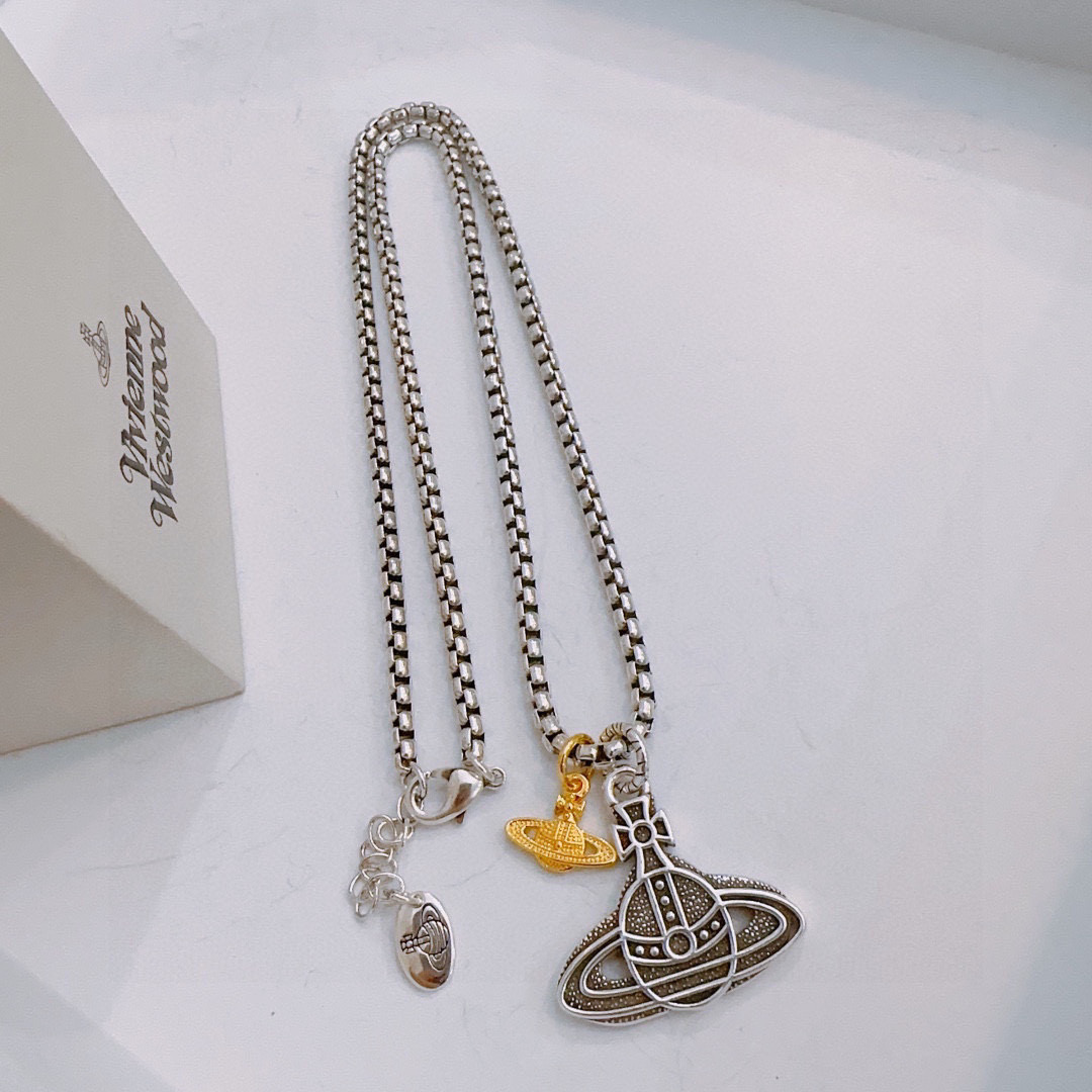      𝐕𝐢𝐯𝐢𝐞𝐧𝐧𝐞 𝐖𝐞𝐬𝐭𝐰𝐨𝐨𝐝🪐✨
高品质经典大土星项链男女同款
项链vivienne w