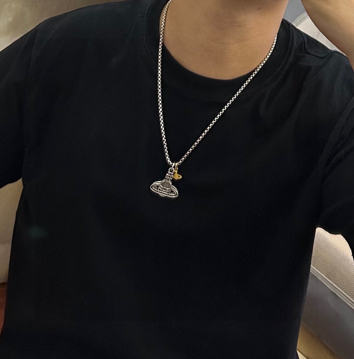      𝐕𝐢𝐯𝐢𝐞𝐧𝐧𝐞 𝐖𝐞𝐬𝐭𝐰𝐨𝐨𝐝🪐✨
高品质经典大土星项链男女同款
项链vivienne w