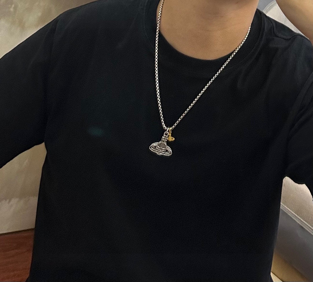      𝐕𝐢𝐯𝐢𝐞𝐧𝐧𝐞 𝐖𝐞𝐬𝐭𝐰𝐨𝐨𝐝🪐✨
高品质经典大土星项链男女同款
项链vivienne w