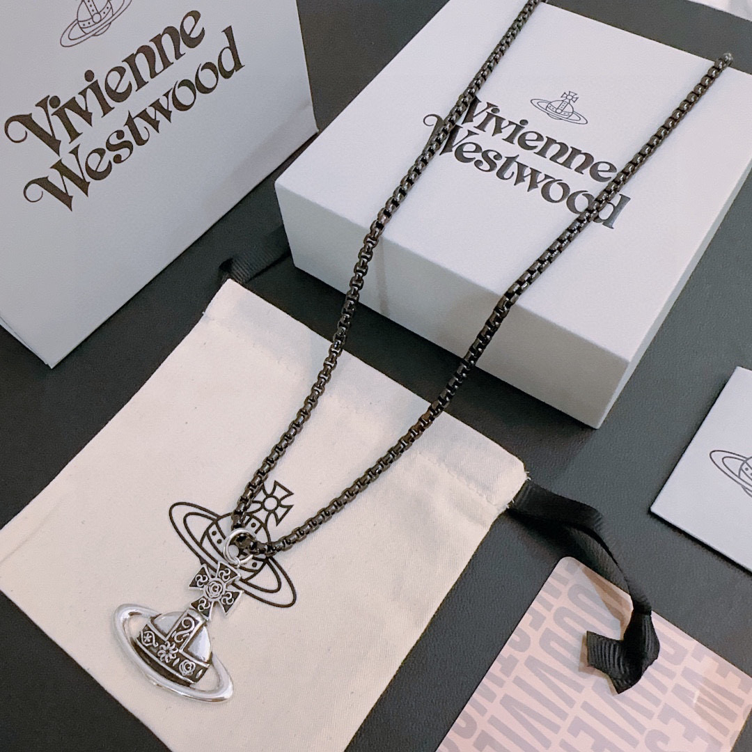      𝐕𝐢𝐯𝐢𝐞𝐧𝐧𝐞 𝐖𝐞𝐬𝐭𝐰𝐨𝐨𝐝🪐✨
高品质经典大土星项链男女同款（60cm）
项链vivi