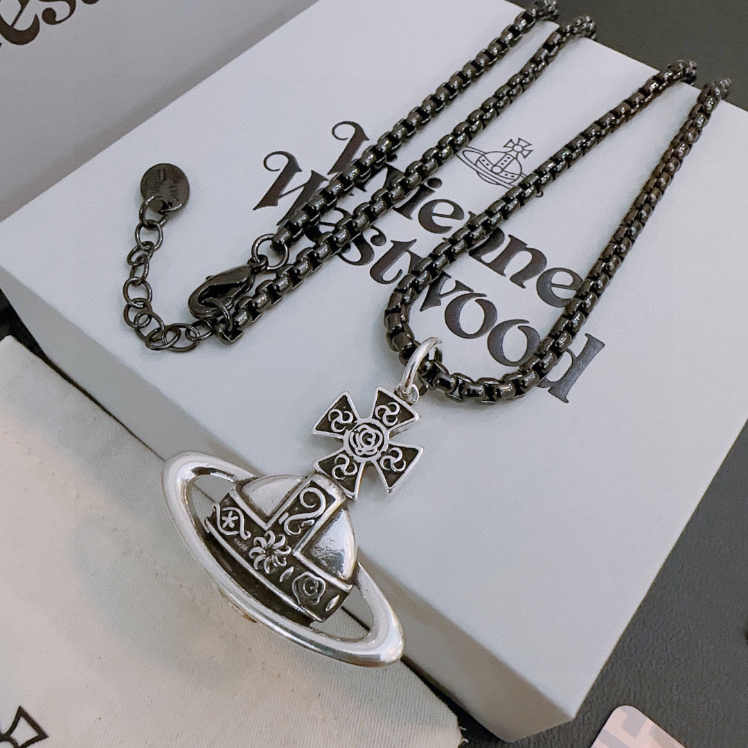      𝐕𝐢𝐯𝐢𝐞𝐧𝐧𝐞 𝐖𝐞𝐬𝐭𝐰𝐨𝐨𝐝🪐✨
高品质经典大土星项链男女同款（60cm）
项链vivi