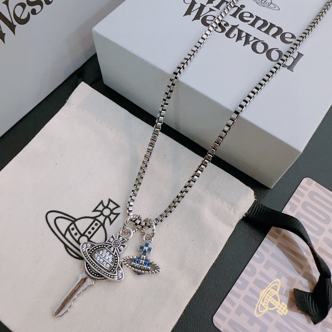      𝐕𝐢𝐯𝐢𝐞𝐧𝐧𝐞 𝐖𝐞𝐬𝐭𝐰𝐨𝐨𝐝🪐✨
高品质经典大土星项链男女同款（60cm）
项链vivi