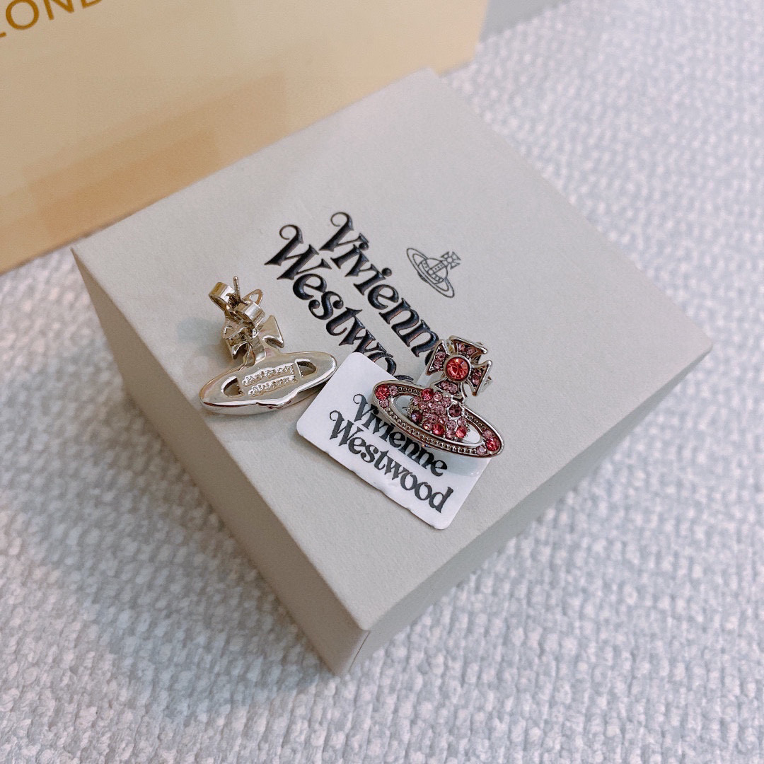      vivienne westwood西太后薇薇安土星耳环！英国时装设计师，时装的朋克之母！时尚潮