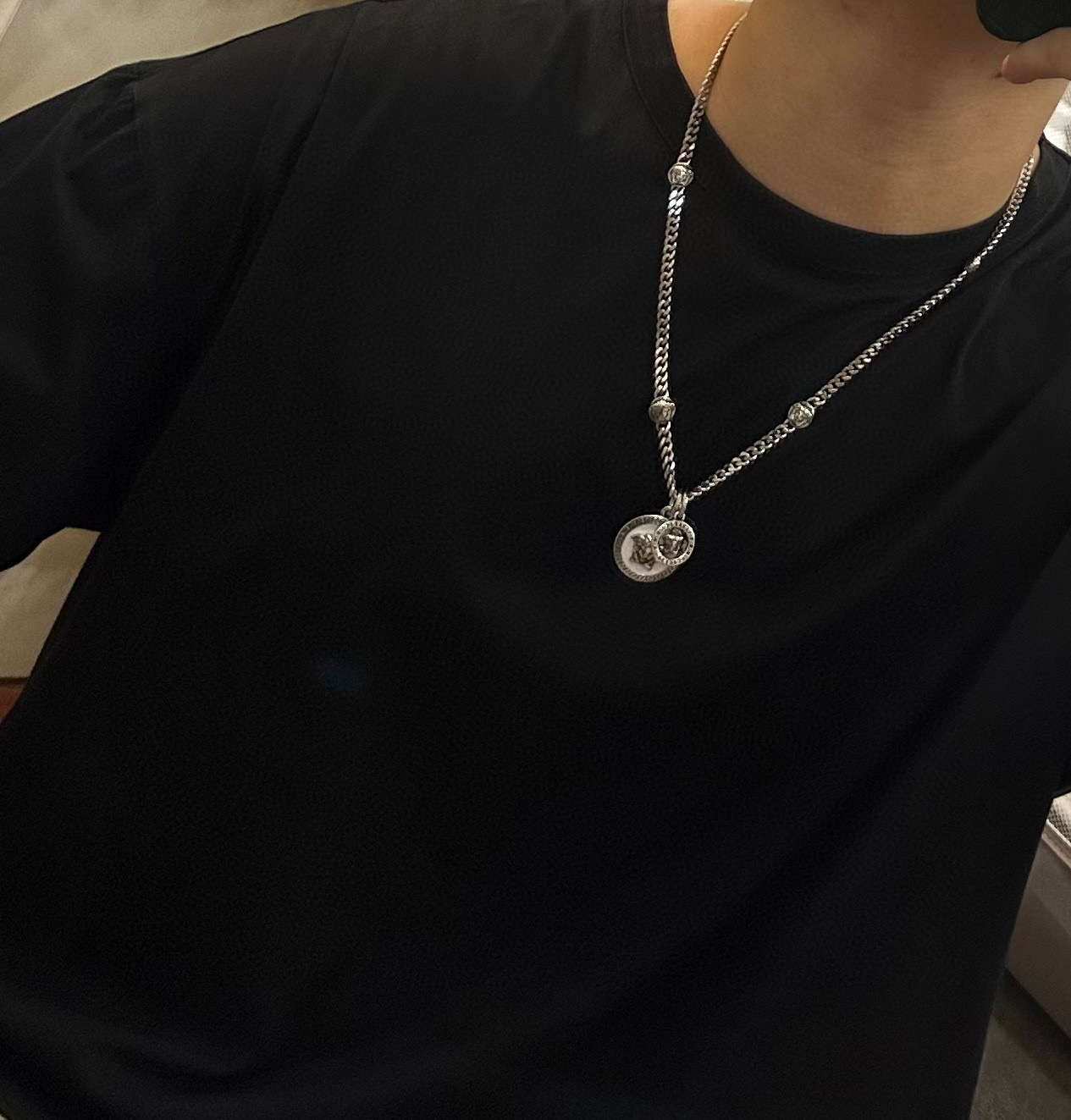    高品质范思哲项链美杜莎头像原单货专柜新款开模复古潮流时尚必备 男女均可佩戴 情侣款同款 摇滚朋克泰