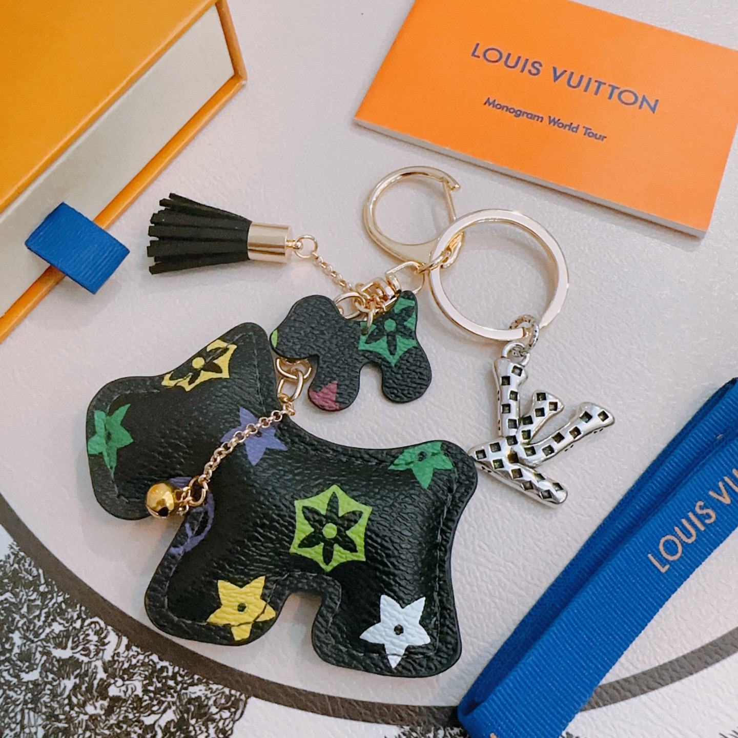    新品发布LV钥匙扣 lv包包扣 最新款包包挂饰档次更高明星同款Anger Forest系列经典款联