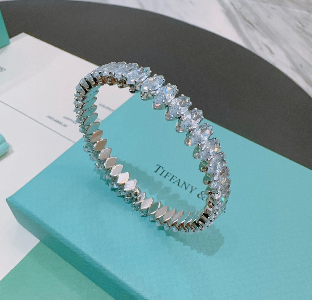  独家订制 ✨Tiff 蒂芙尼手链纪念款  花絮 马眼 手链 💘采用高碳钻 💎 顶级亚金材质镶嵌 铂金镶