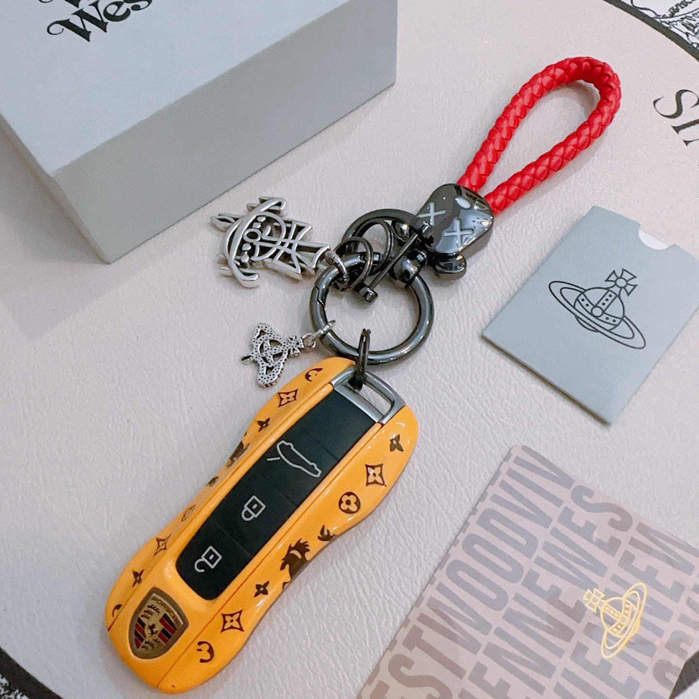    新品发布 西太后🪐钥匙扣 包包扣 最新款包包挂饰档次更高明星同款Anger Forest系列经典款