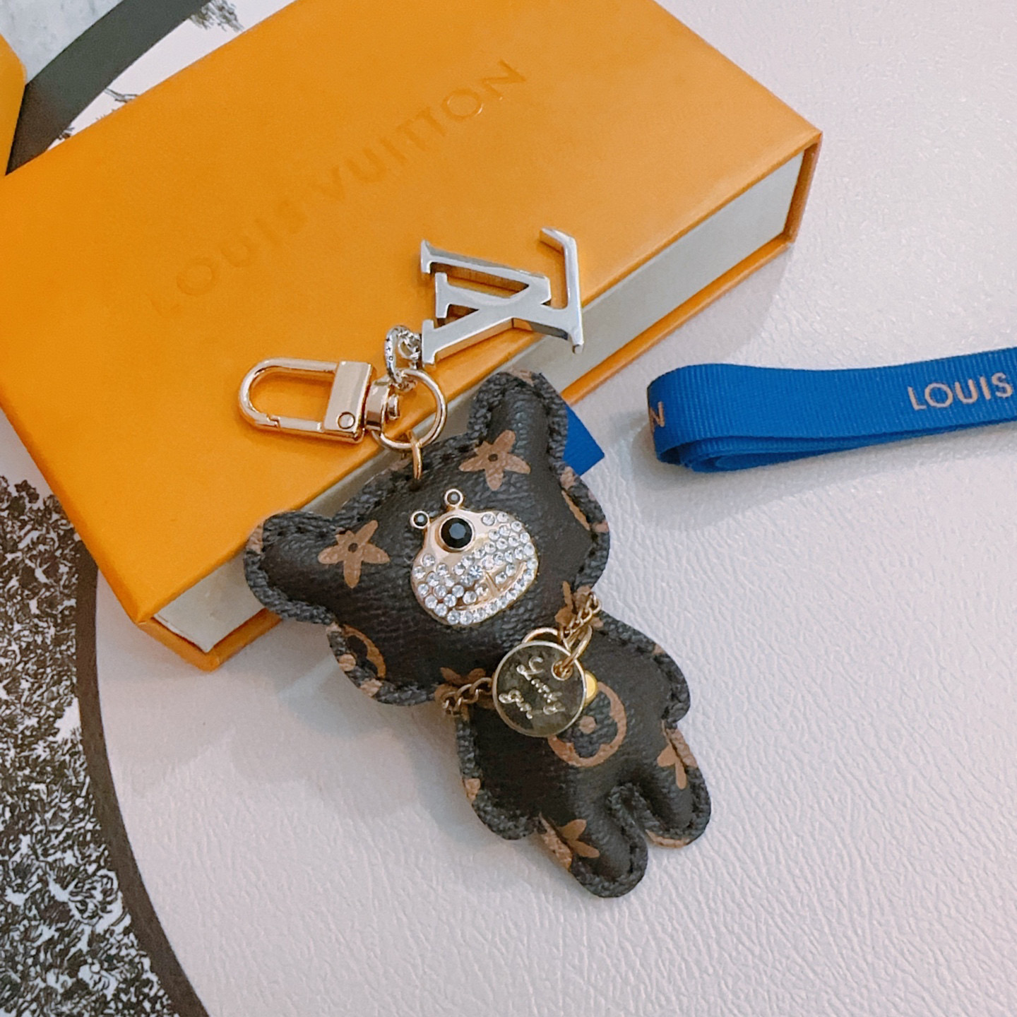   新品发布LV钥匙扣 lv包包扣 最新款包包挂饰档次更高明星同款Anger Forest系列经典款联