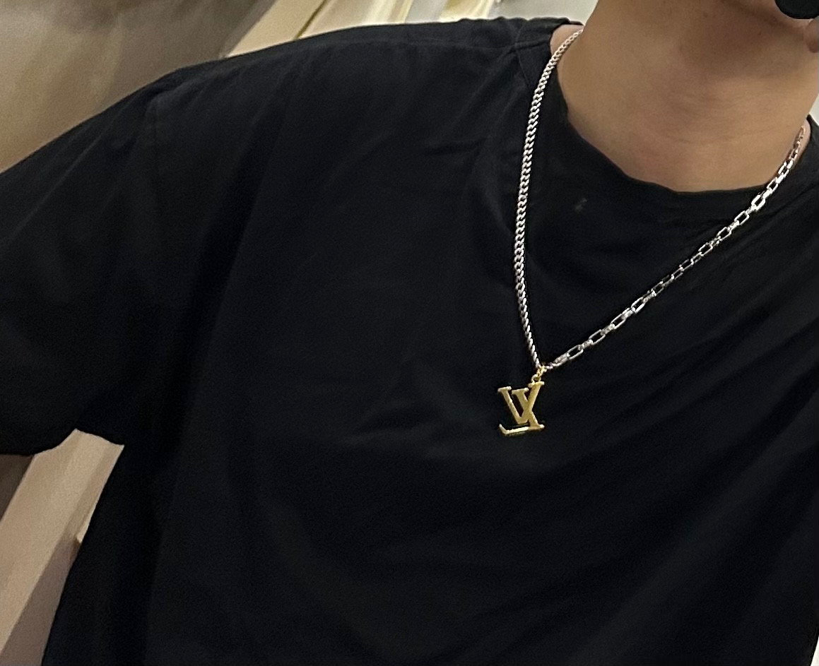     路易威登 LV项链🇷🇼原单货🇷🇼专柜新款开模复古潮流时尚必备 男女均可佩戴 情侣款同款 摇滚朋克