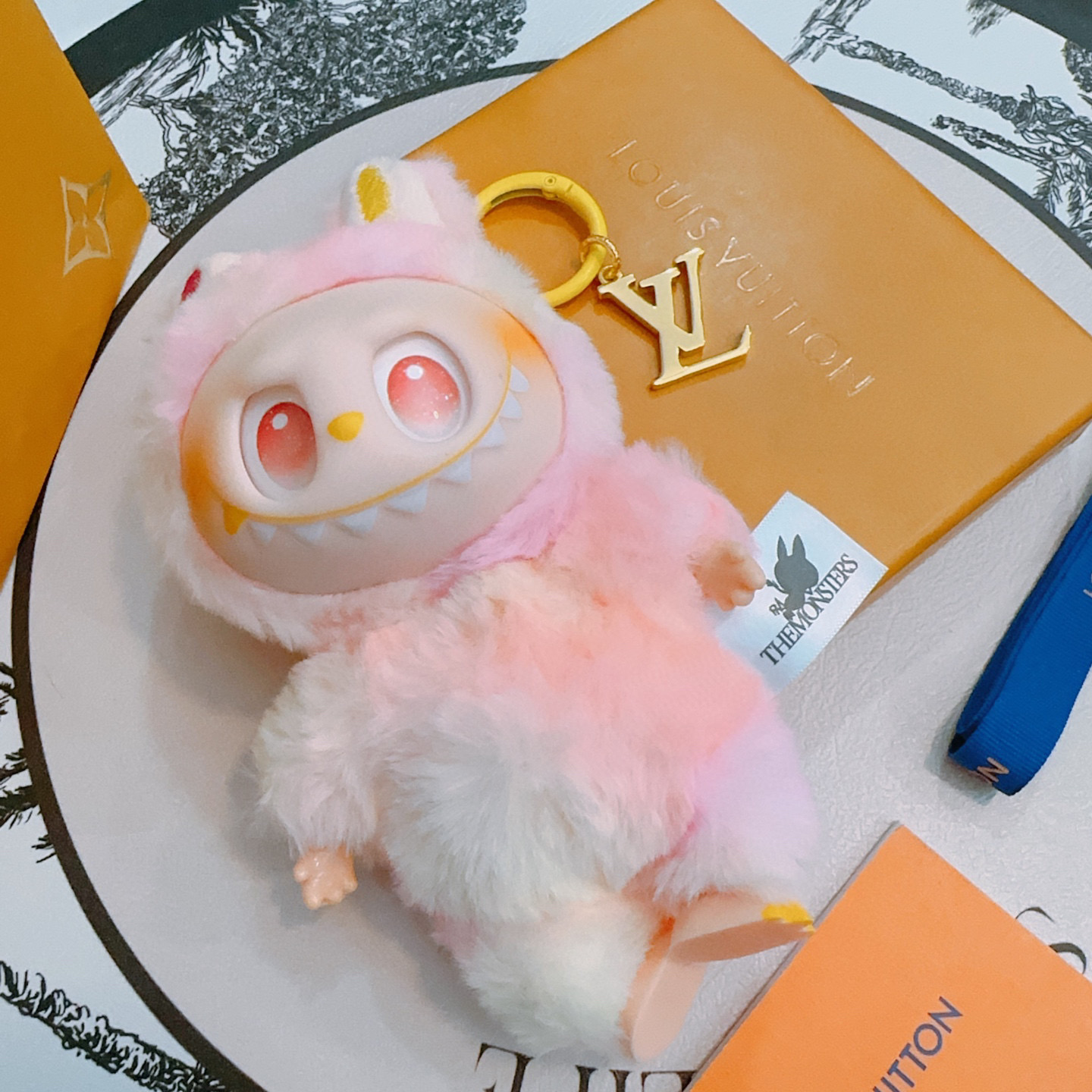    新品拉布布LV联名钥匙扣 lv包包扣 最新款包包挂饰档次更高明星同款Anger Forest系列经