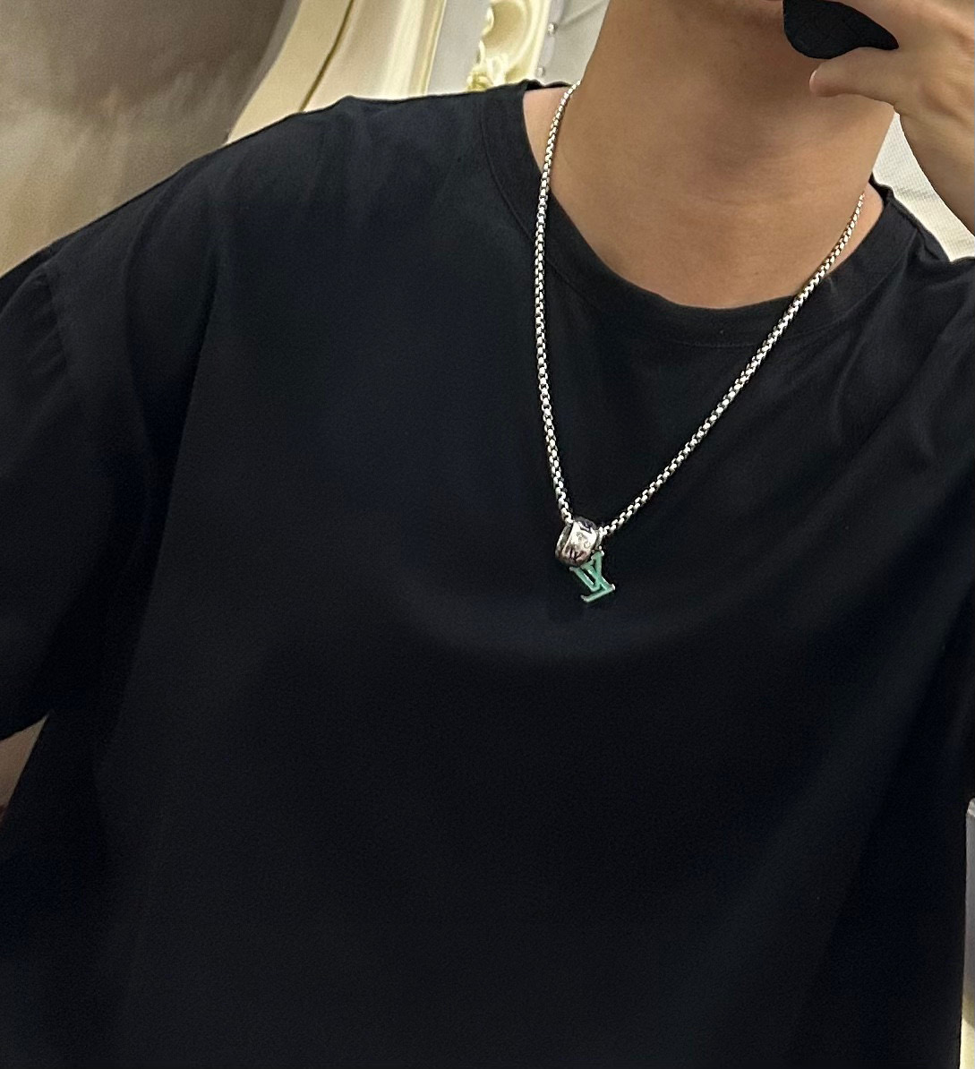     路易威登 LV项链🇷🇼原单货🇷🇼专柜新款开模复古潮流时尚必备 男女均可佩戴 情侣款同款 摇滚朋克