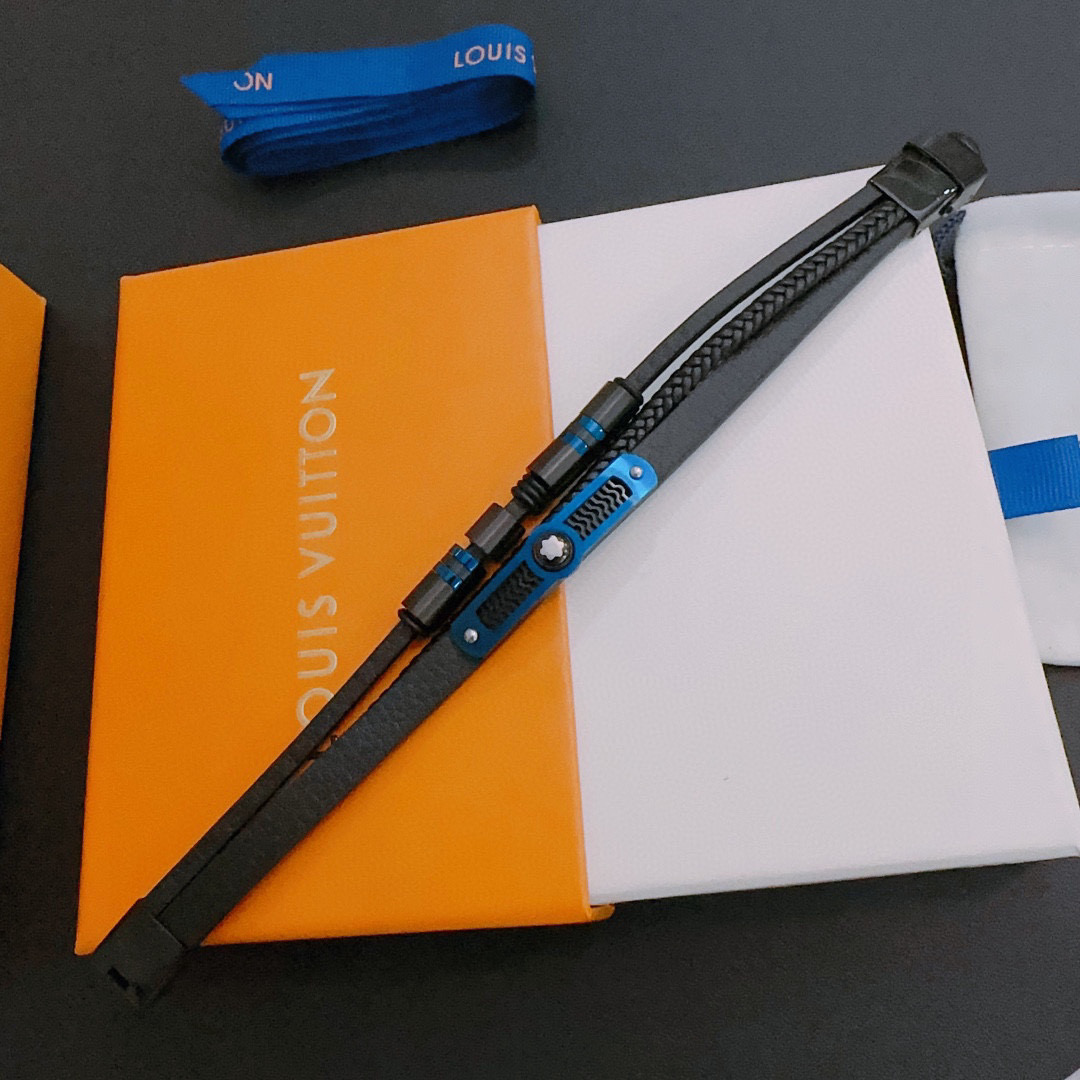         高品质LV路易威登牛皮手绳手链🇷🇼原单货🇷🇼专柜新款开模复古潮流时尚必备 男女均可佩戴 