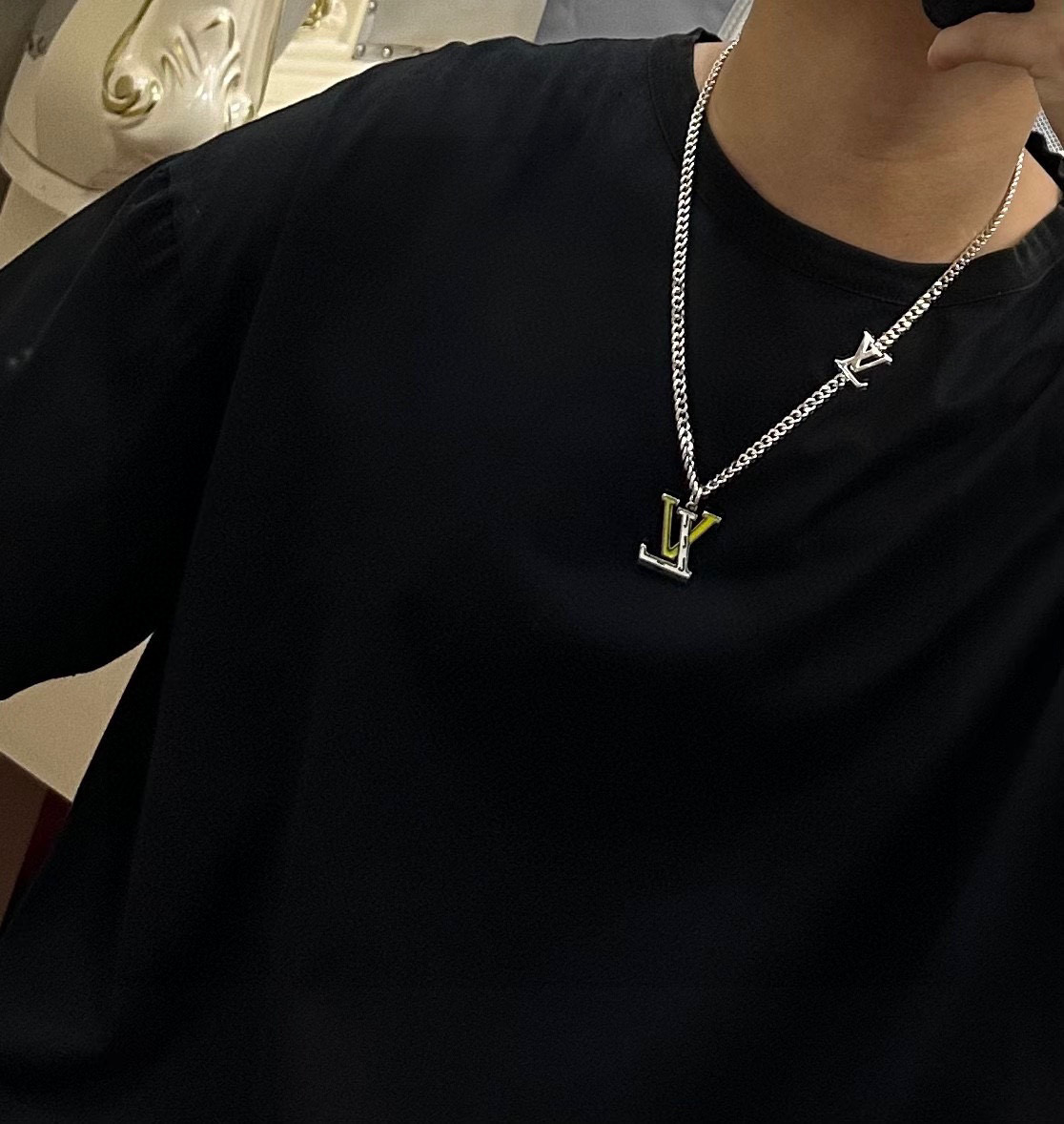     LV路易威登项链🇷🇼原单货🇷🇼专柜新款开模复古潮流时尚必备 男女均可佩戴 情侣款同款 摇滚朋克泰