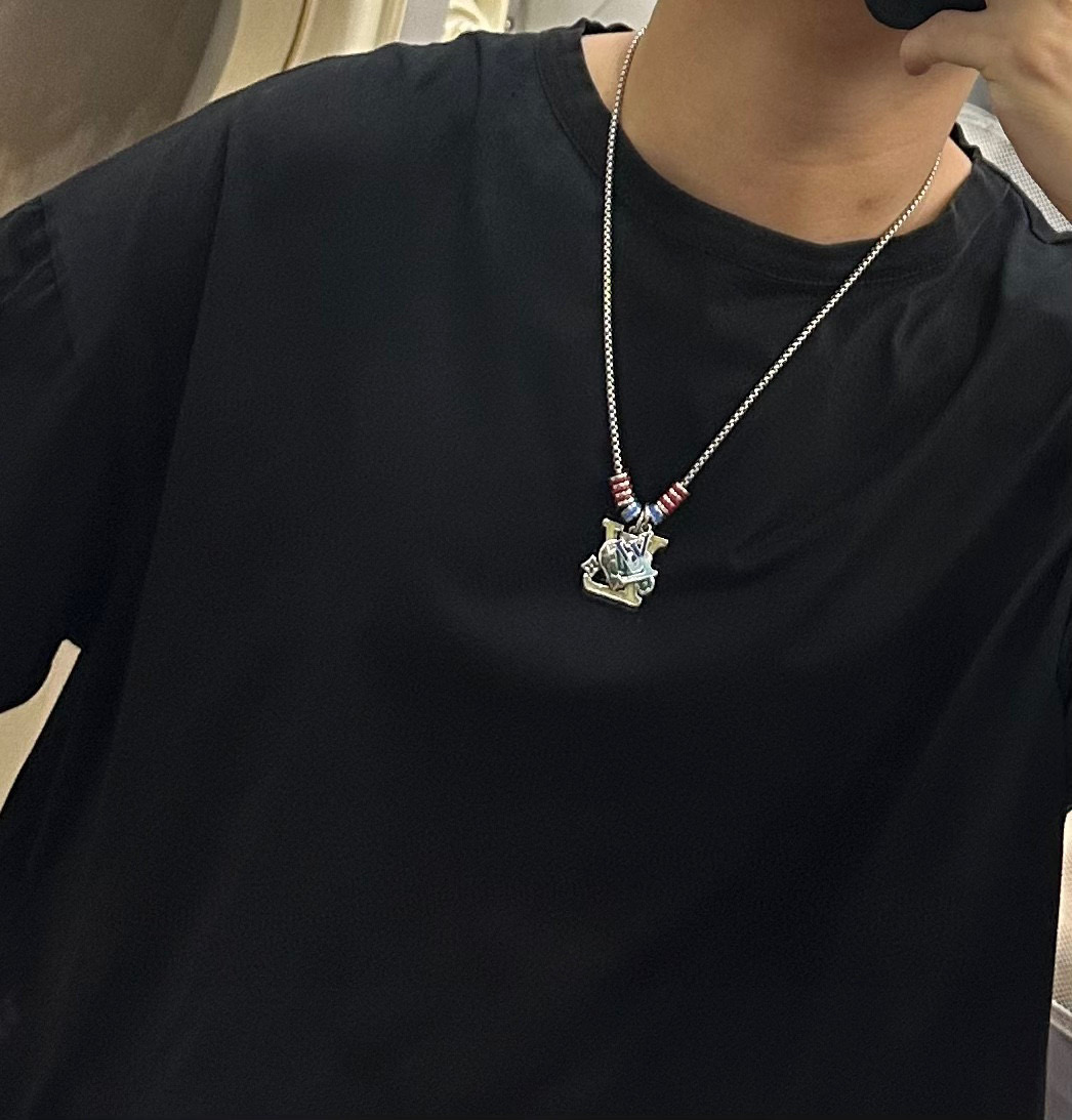     LV路易威登项链🇷🇼原单货🇷🇼专柜新款开模复古潮流时尚必备 男女均可佩戴 情侣款同款 摇滚朋克泰
