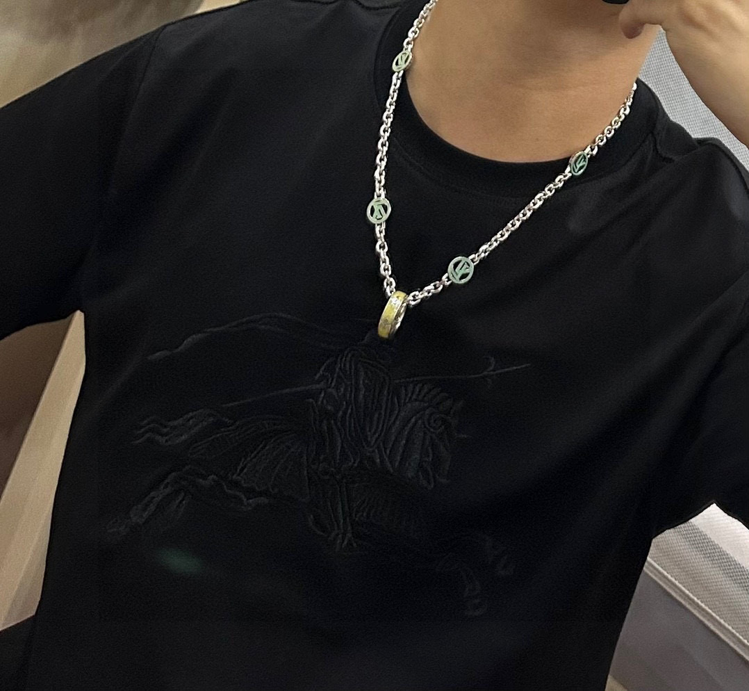     路易威登 LV项链🇷🇼原单货🇷🇼专柜新款开模复古潮流时尚必备 男女均可佩戴 情侣款同款 摇滚朋克