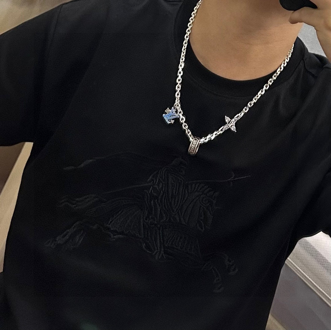     路易威登 LV项链🇷🇼原单货🇷🇼专柜新款开模复古潮流时尚必备 男女均可佩戴 情侣款同款 摇滚朋克