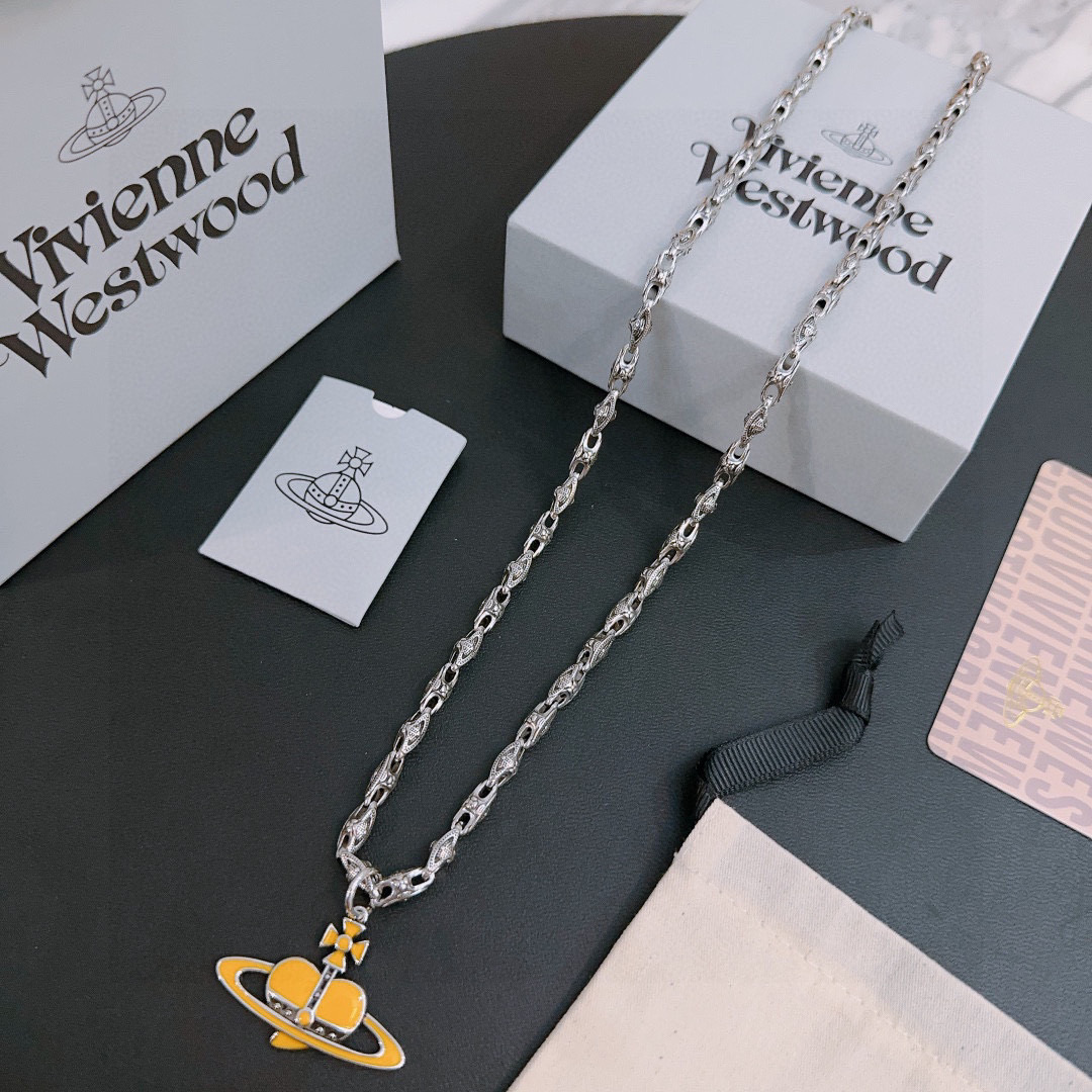      𝐕𝐢𝐯𝐢𝐞𝐧𝐧𝐞 𝐖𝐞𝐬𝐭𝐰𝐨𝐨𝐝🪐✨
高品质经典大土星项链男女同款（60cm）
项链vivi