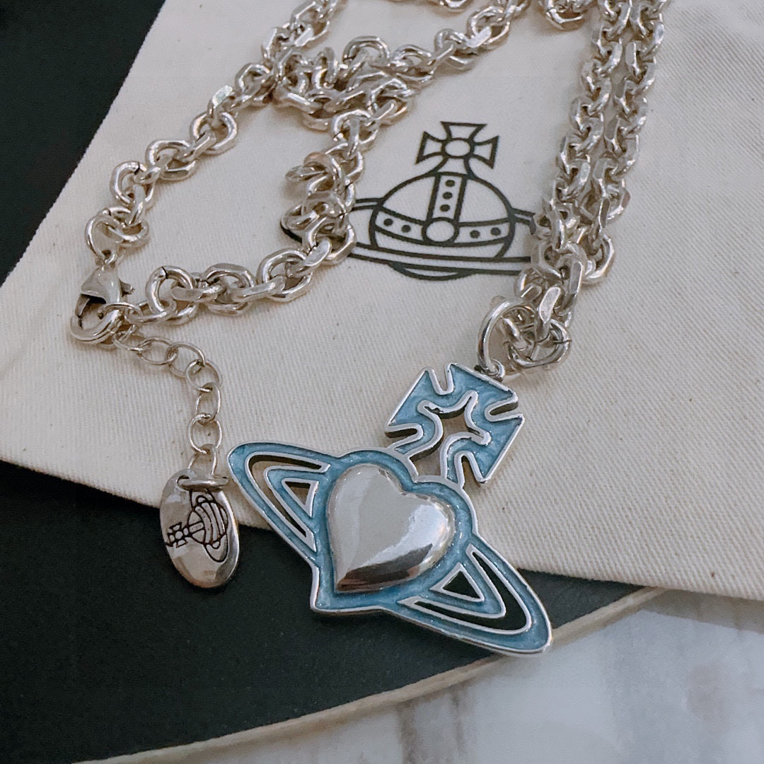      𝐕𝐢𝐯𝐢𝐞𝐧𝐧𝐞 𝐖𝐞𝐬𝐭𝐰𝐨𝐨𝐝🪐✨
高品质经典大土星项链男女同款（60cm）
项链vivi