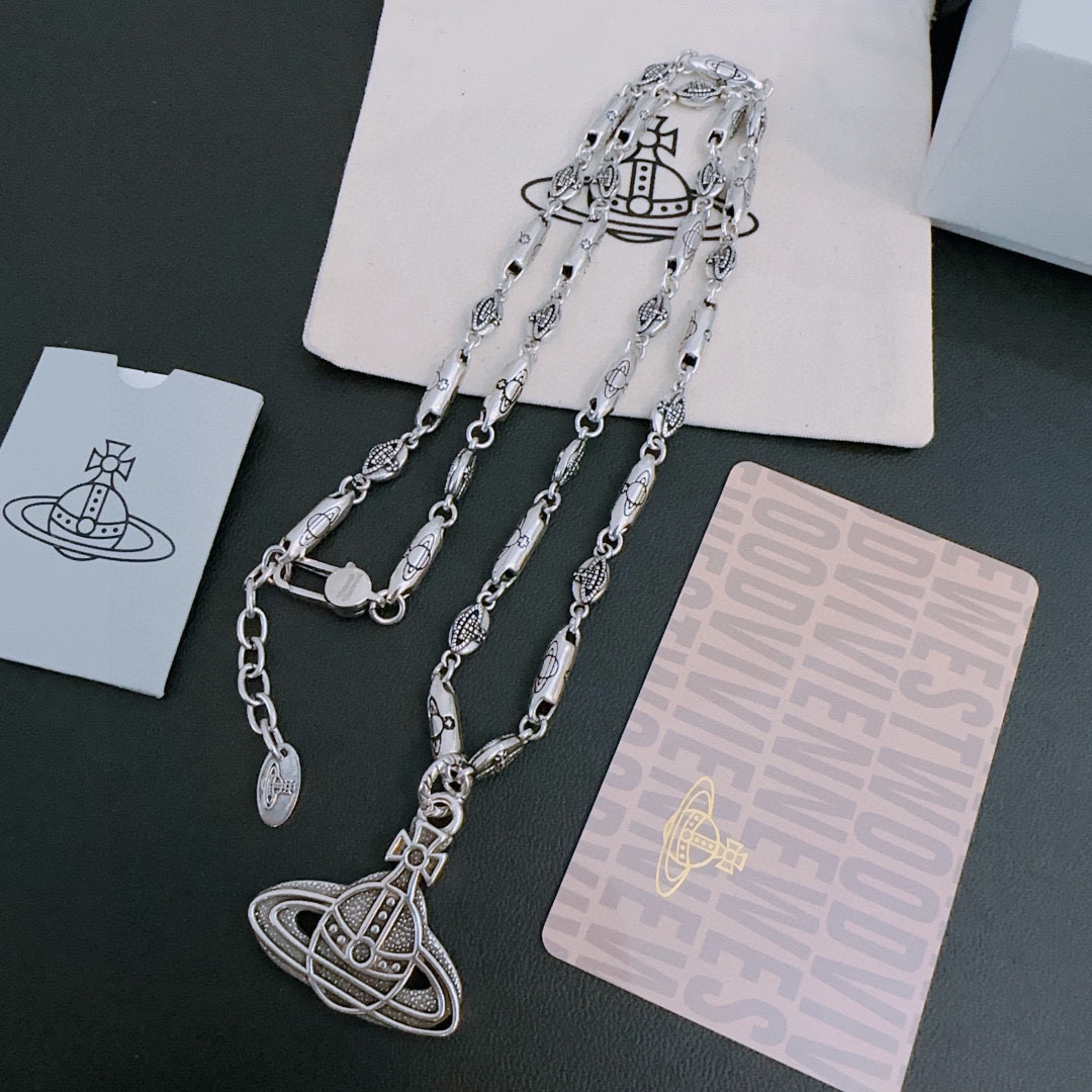      𝐕𝐢𝐯𝐢𝐞𝐧𝐧𝐞 𝐖𝐞𝐬𝐭𝐰𝐨𝐨𝐝🪐✨
高品质经典大土星项链男女同款（60cm）
项链vivi