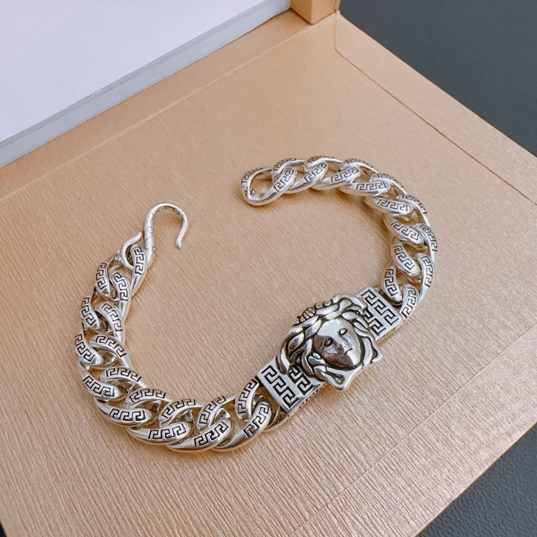 “High-Quality Vance Cheols Medusa Money Necklace for Men and Women with Versace Influence – Number 22, 20, 18” - 图片 3