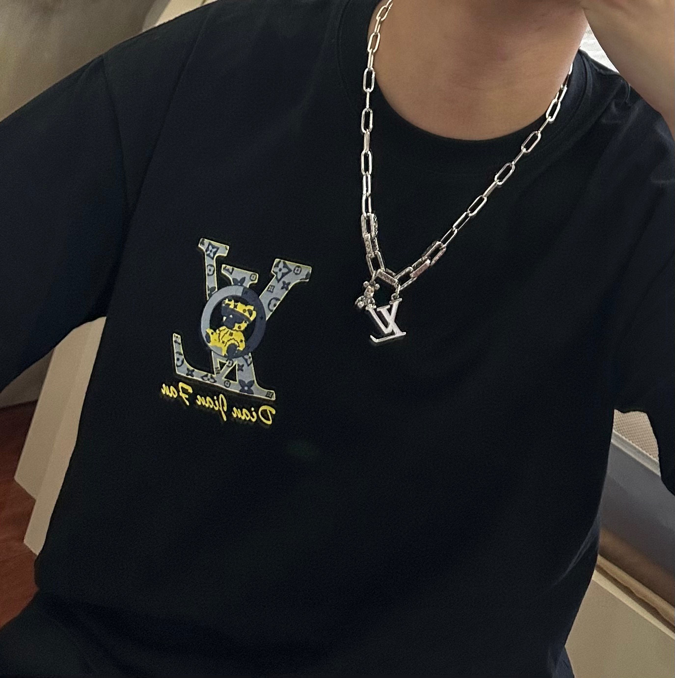     LV路易威登项链🇷🇼原单货🇷🇼专柜新款开模复古潮流时尚必备 男女均可佩戴 情侣款同款 摇滚朋克泰