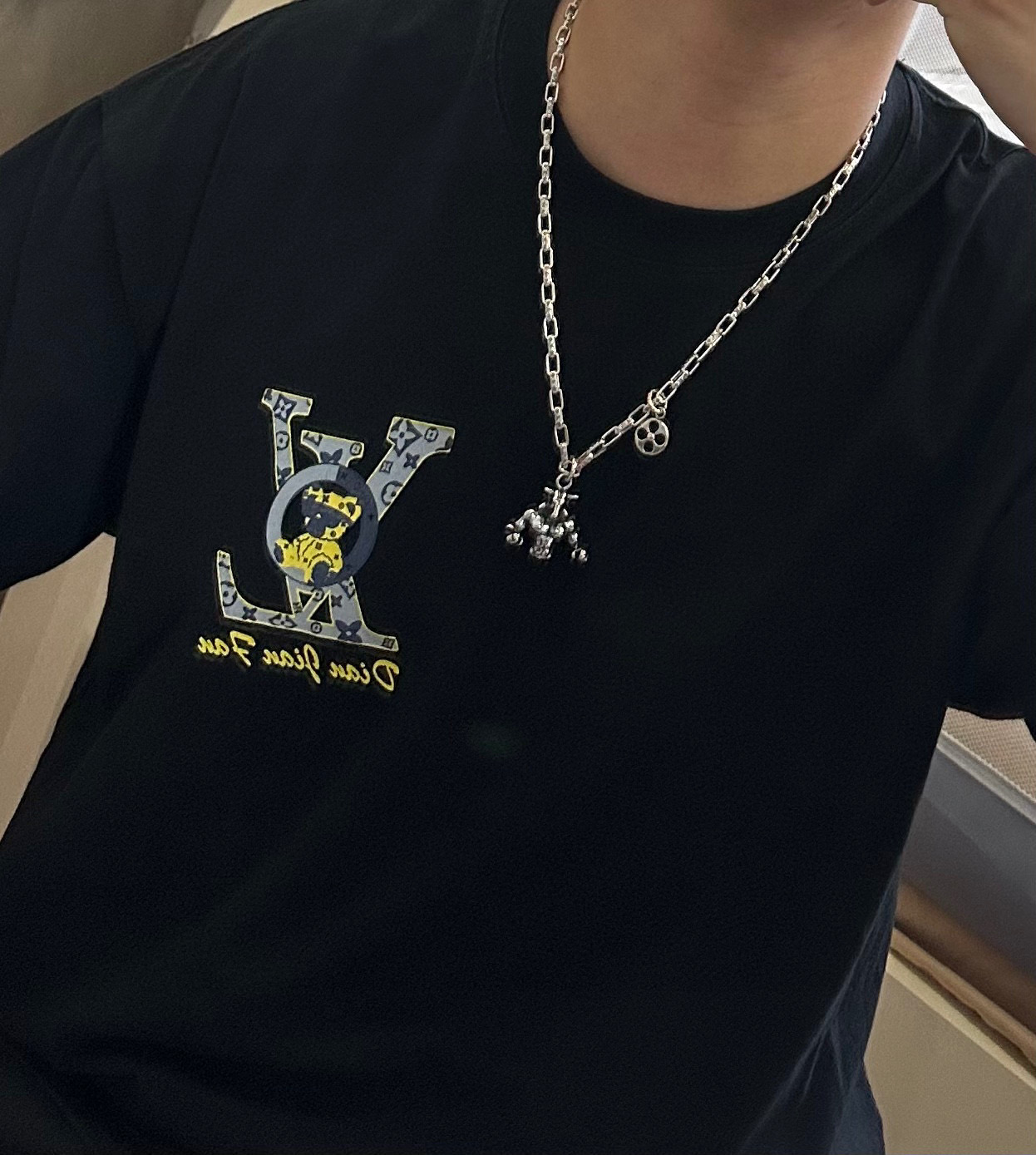     LV路易威登项链🇷🇼原单货🇷🇼专柜新款开模复古潮流时尚必备 男女均可佩戴 情侣款同款 摇滚朋克泰
