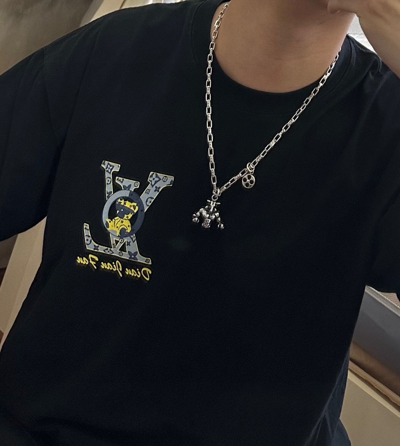     LV路易威登项链🇷🇼原单货🇷🇼专柜新款开模复古潮流时尚必备 男女均可佩戴 情侣款同款 摇滚朋克泰