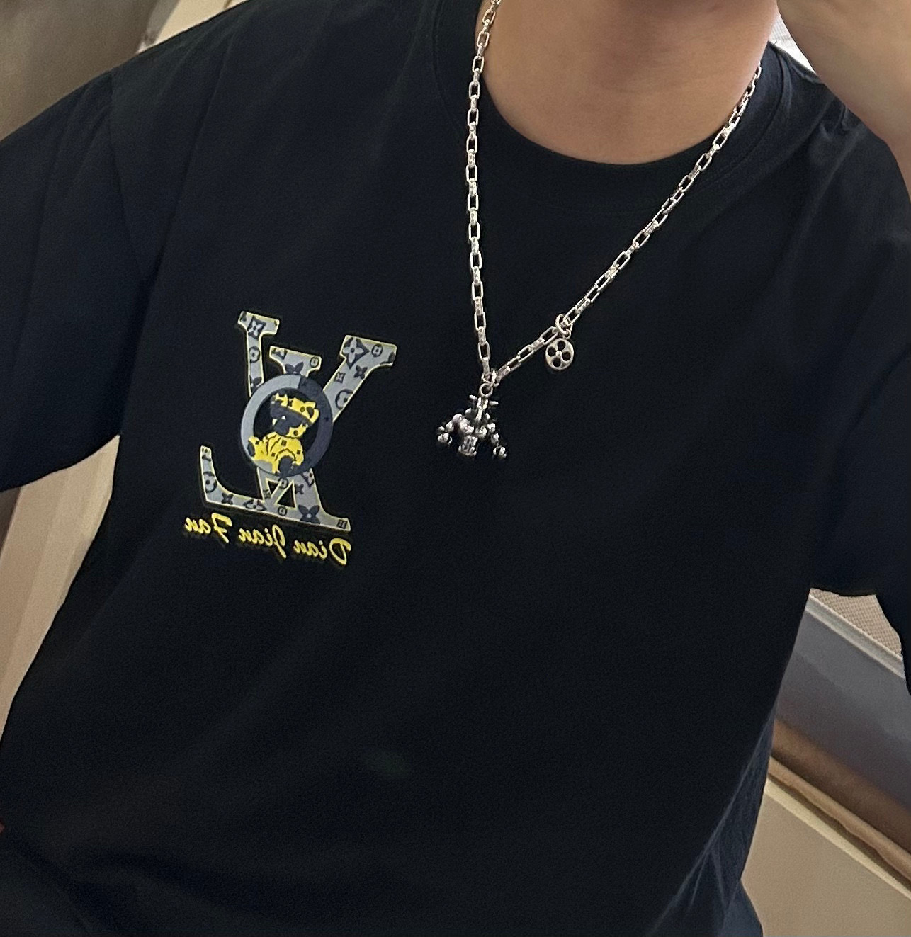     LV路易威登项链🇷🇼原单货🇷🇼专柜新款开模复古潮流时尚必备 男女均可佩戴 情侣款同款 摇滚朋克泰