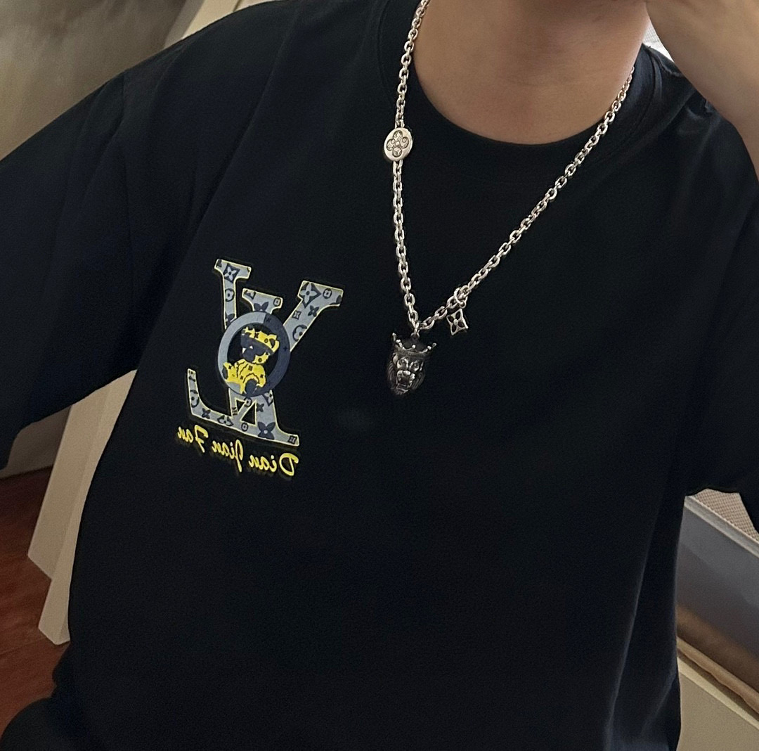     LV路易威登项链🇷🇼原单货🇷🇼专柜新款开模复古潮流时尚必备 男女均可佩戴 情侣款同款 摇滚朋克泰