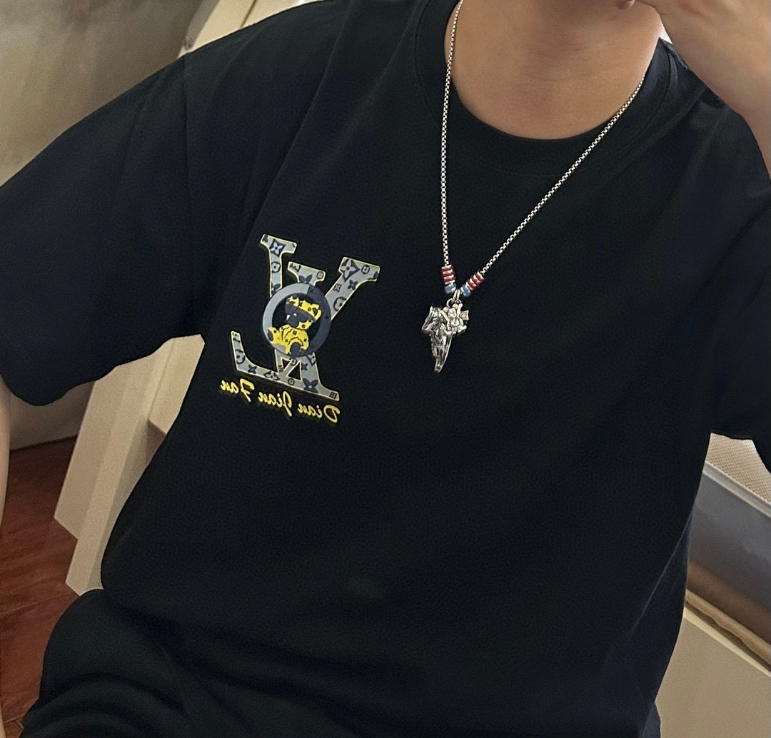     LV路易威登项链🇷🇼原单货🇷🇼专柜新款开模复古潮流时尚必备 男女均可佩戴 情侣款同款 摇滚朋克泰