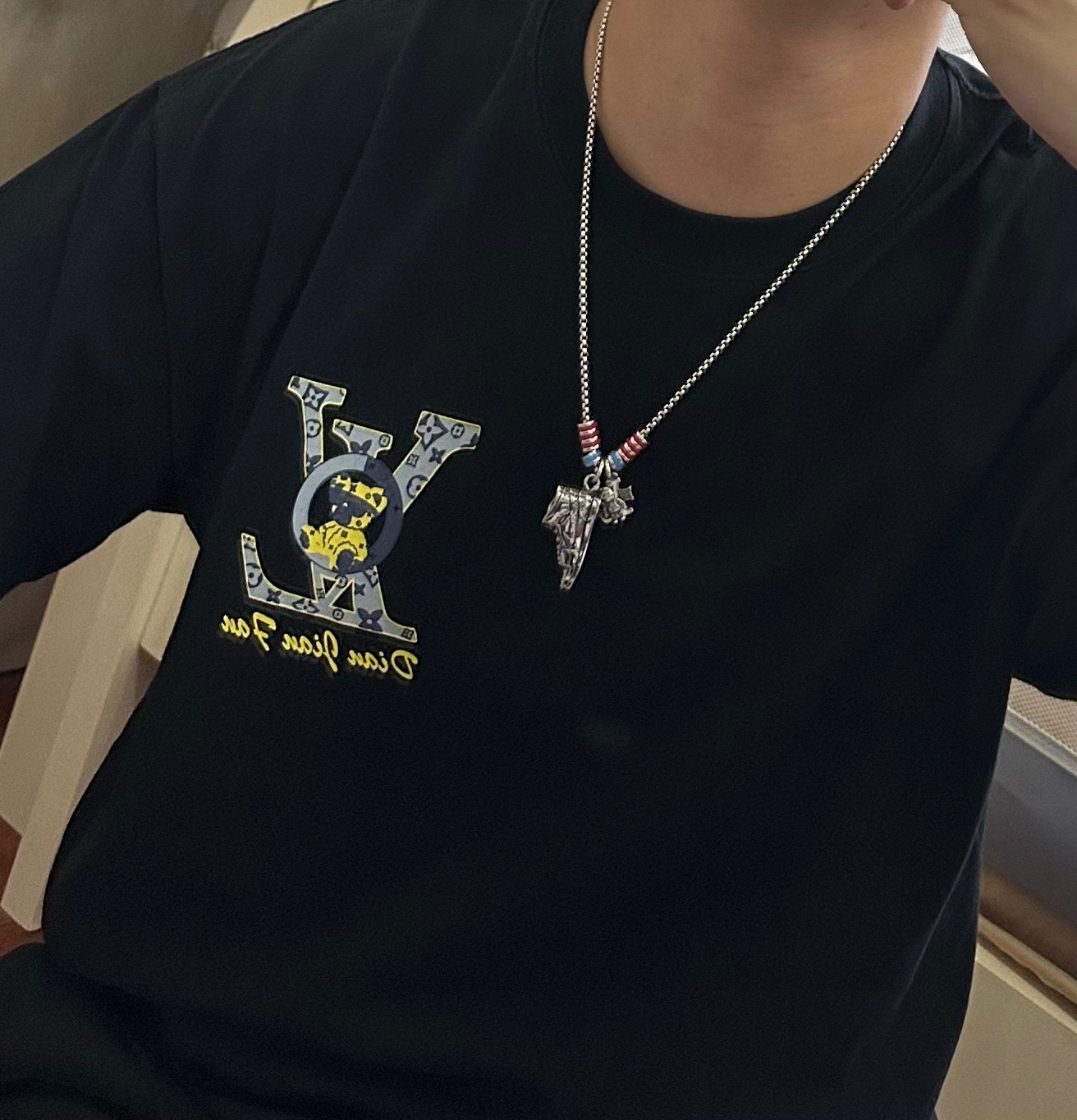     LV路易威登项链🇷🇼原单货🇷🇼专柜新款开模复古潮流时尚必备 男女均可佩戴 情侣款同款 摇滚朋克泰