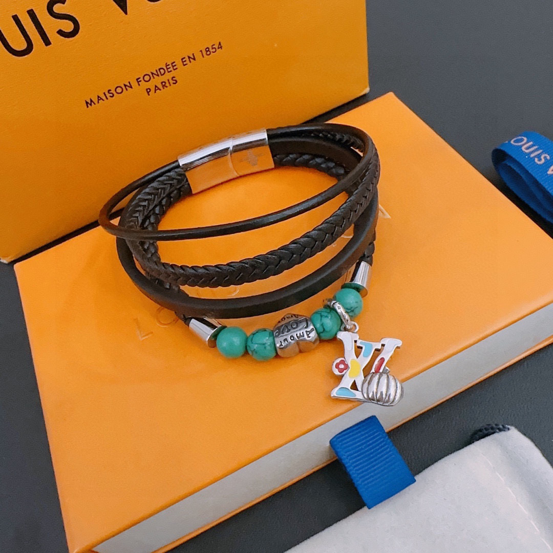         高品质LV路易威登牛皮手绳手链🇷🇼原单货🇷🇼专柜新款开模复古潮流时尚必备 男女均可佩戴 
