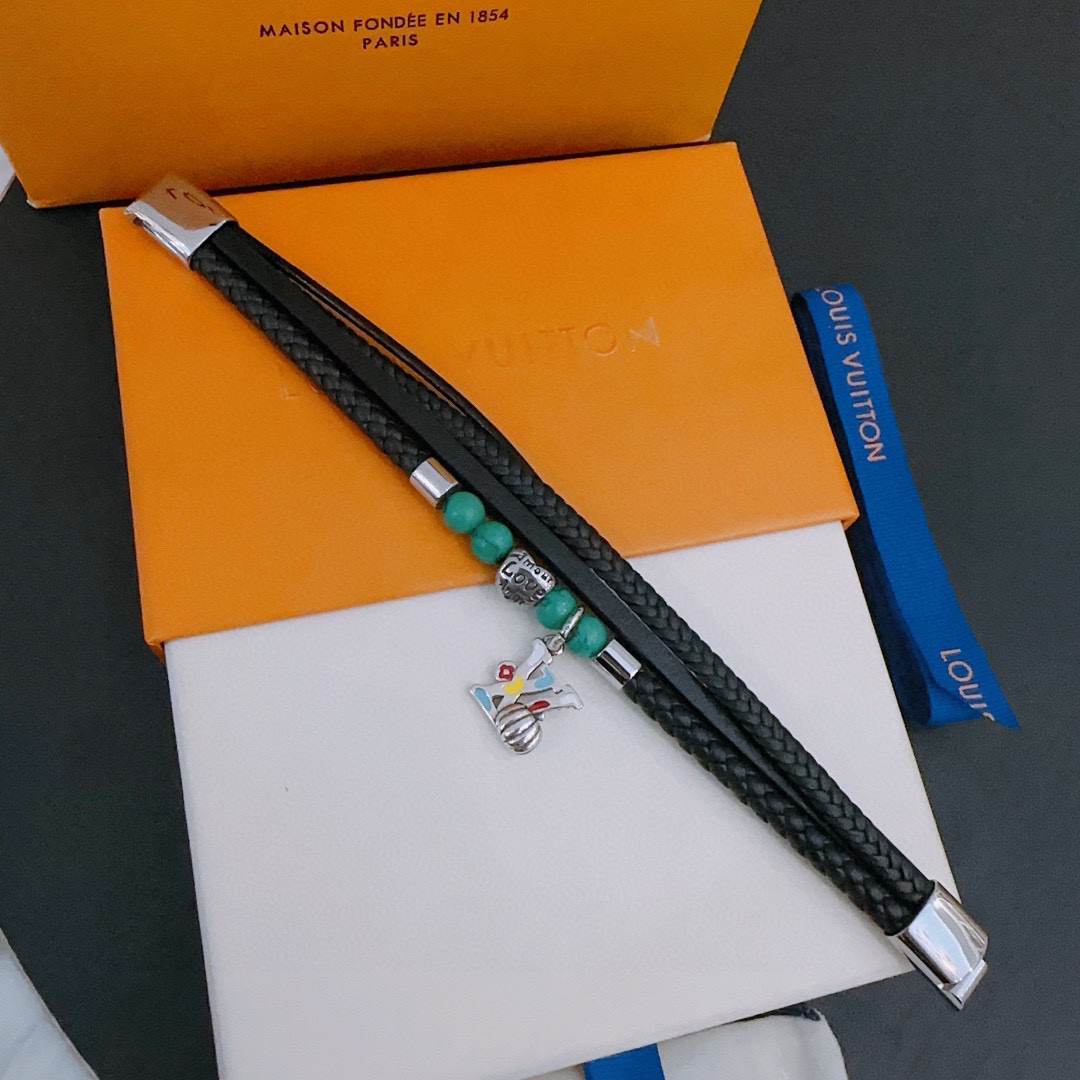         高品质LV路易威登牛皮手绳手链🇷🇼原单货🇷🇼专柜新款开模复古潮流时尚必备 男女均可佩戴 
