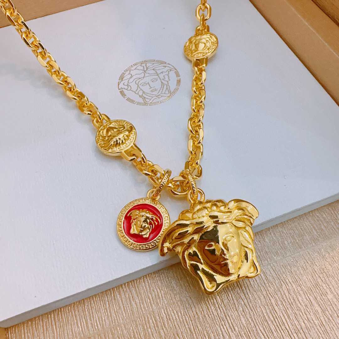    高品质范思哲项链美杜莎头像原单货专柜新款开模复古潮流时尚必备 男女均可佩戴 情侣款同款 摇滚朋克泰