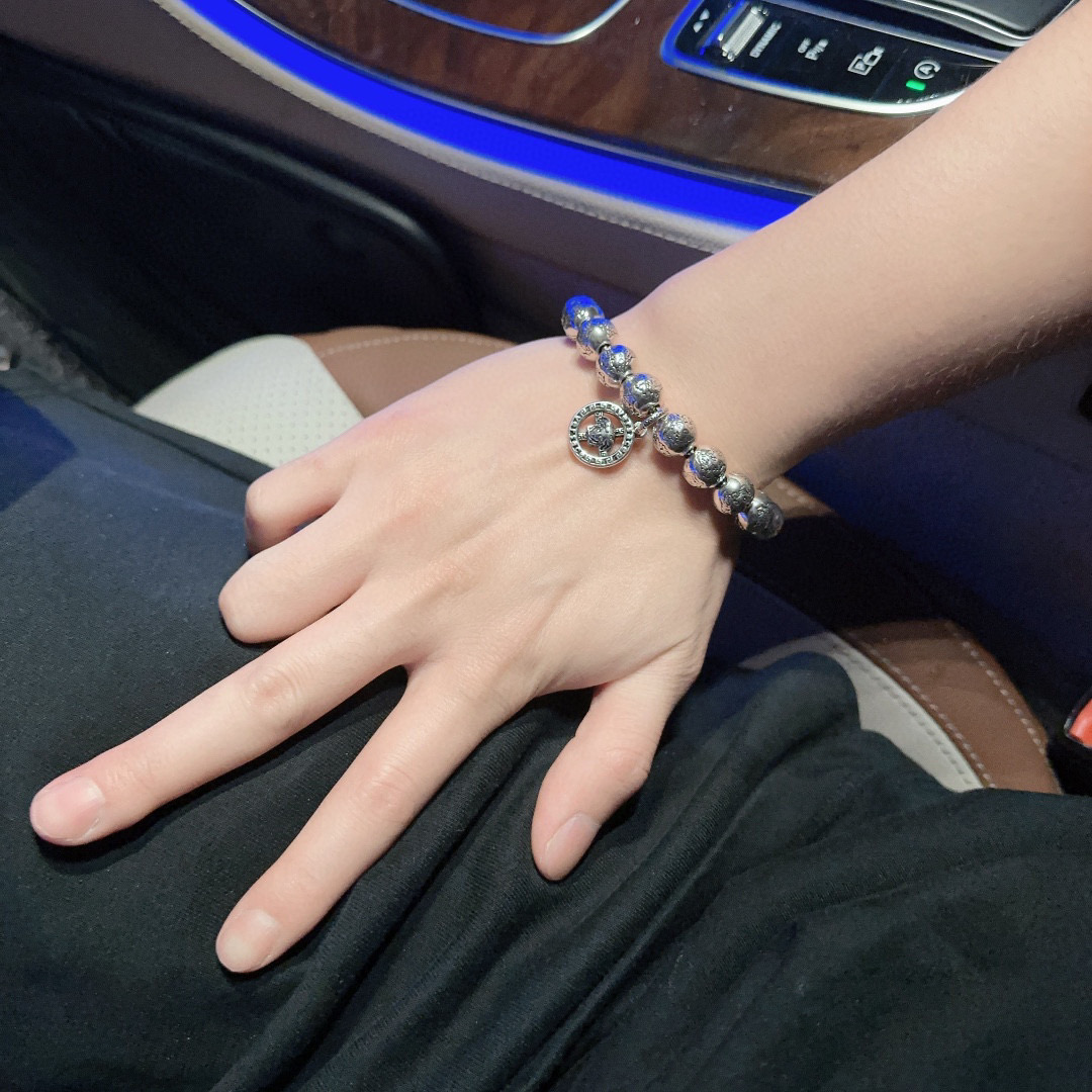    高品质范思哲手链美杜莎头像原单货专柜新款开模复古潮流时尚必备 男女均可佩戴 情侣款同款 摇滚朋克泰