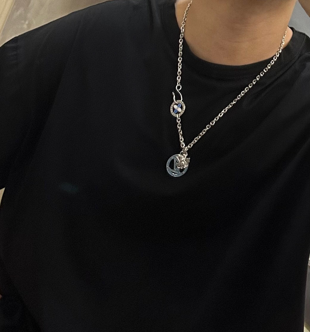     路易威登 LV项链🇷🇼原单货🇷🇼专柜新款开模复古潮流时尚必备 男女均可佩戴 情侣款同款 摇滚朋克