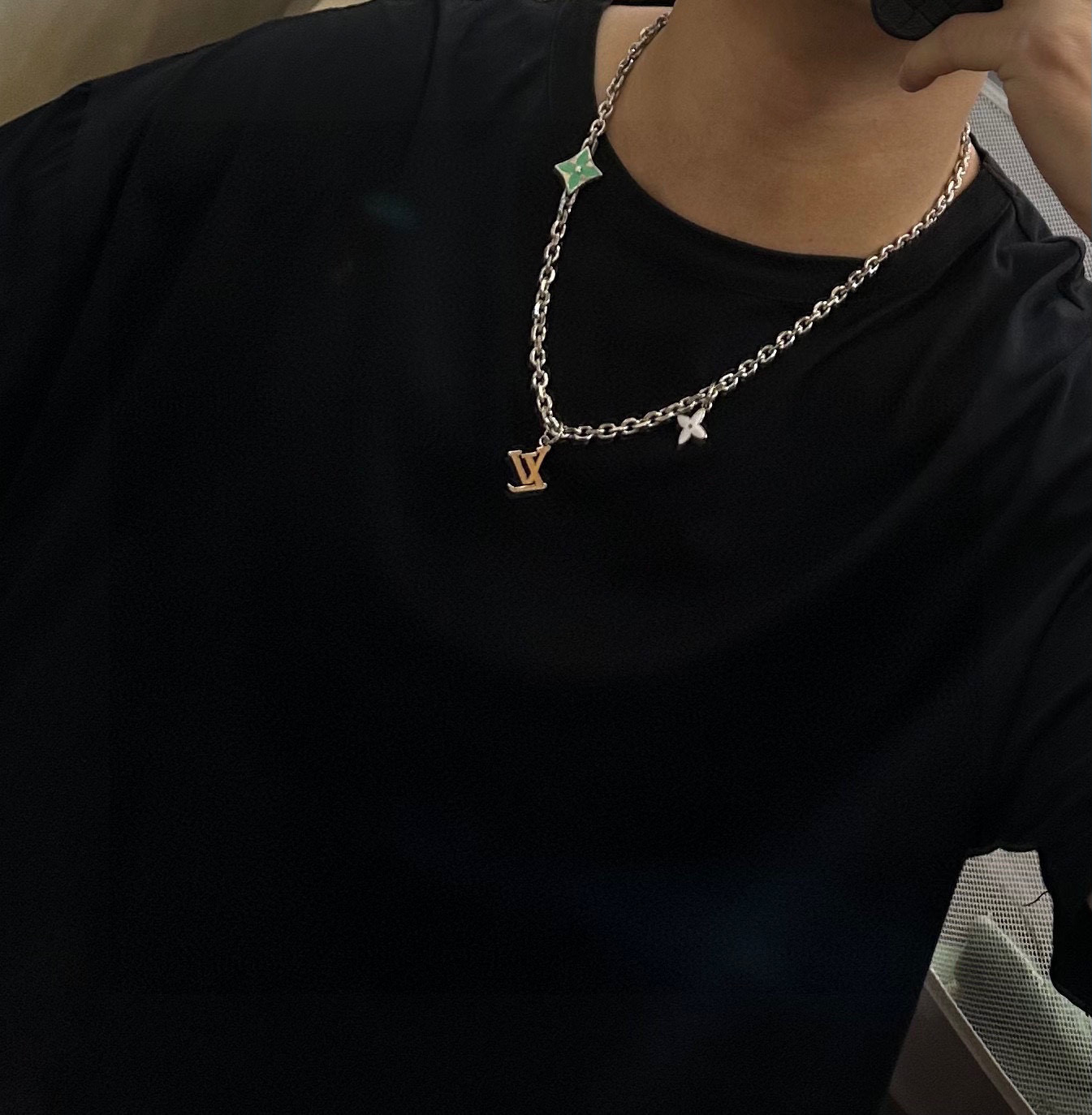     LV路易威登项链🇷🇼原单货🇷🇼专柜新款开模复古潮流时尚必备 男女均可佩戴 情侣款同款 摇滚朋克泰